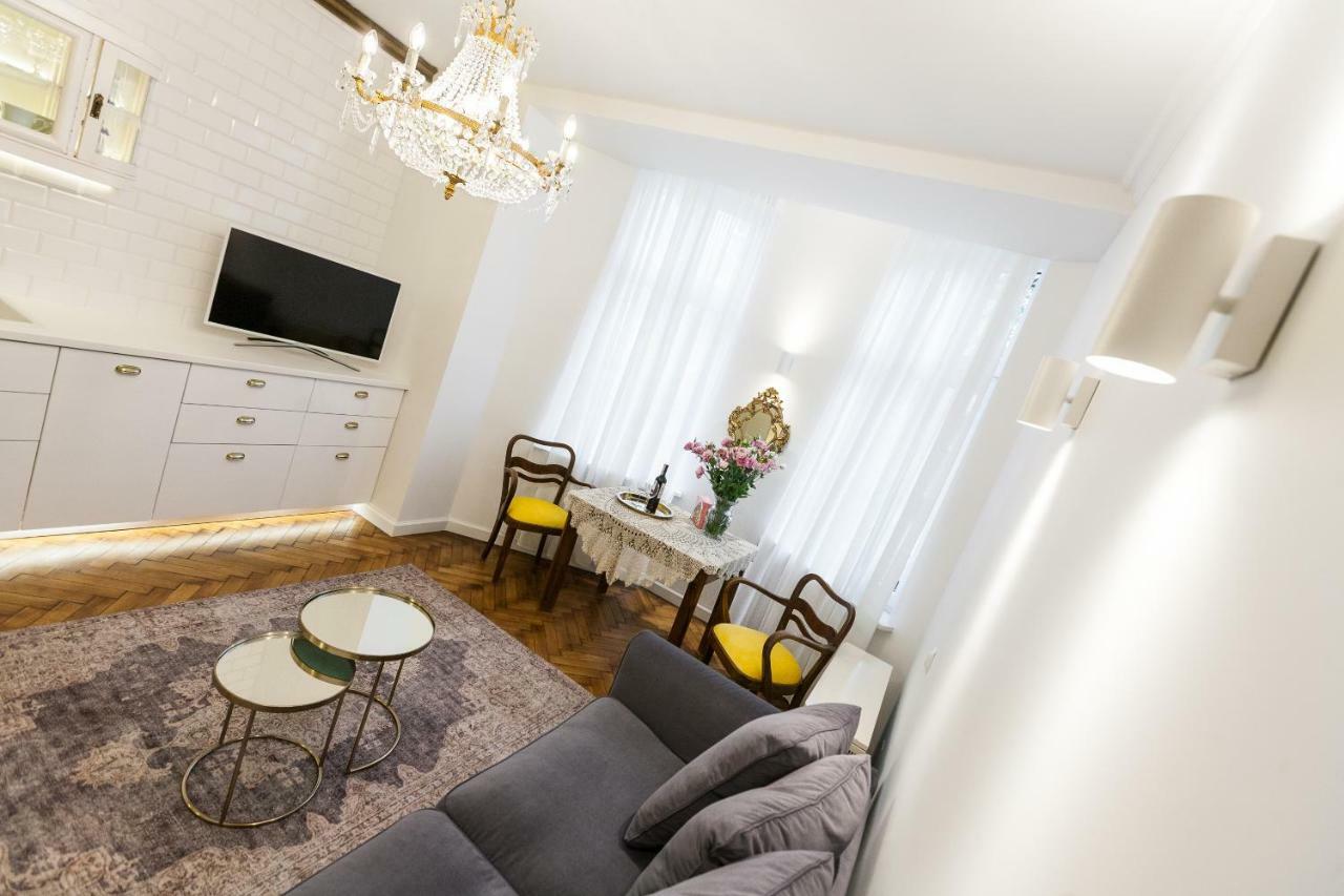 Luxury Apartment Pod Zyrandolem Krasków Exterior foto