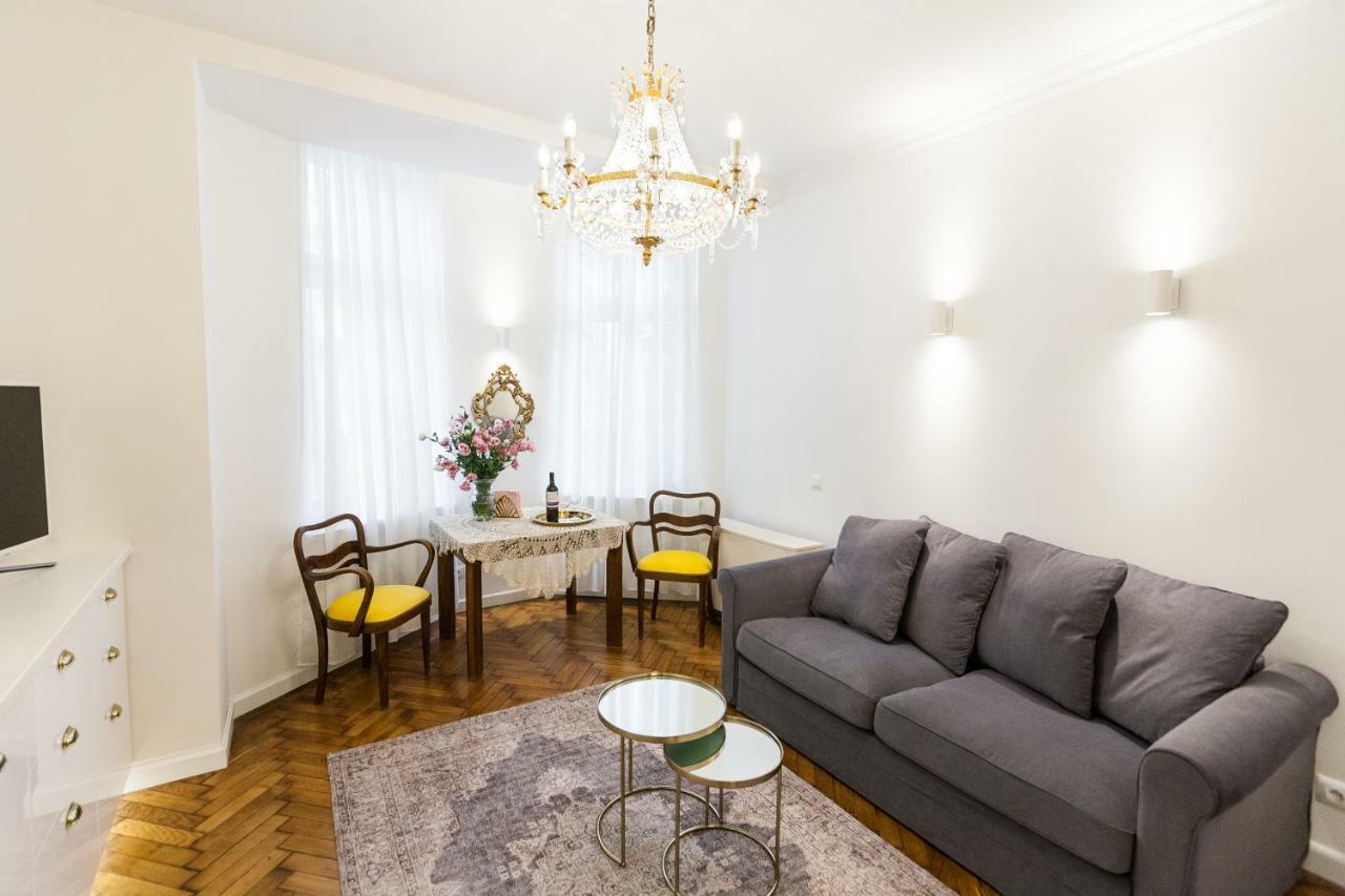 Luxury Apartment Pod Zyrandolem Krasków Exterior foto