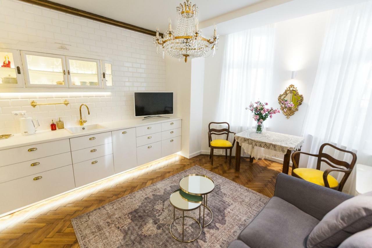 Luxury Apartment Pod Zyrandolem Krasków Exterior foto