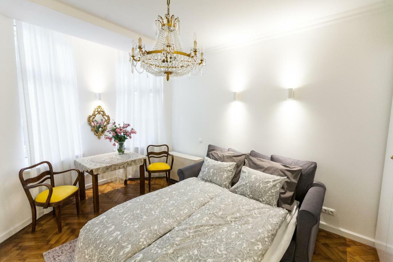 Luxury Apartment Pod Zyrandolem Krasków Exterior foto